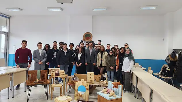 Tasarladıkları Ürünler Sergilendi