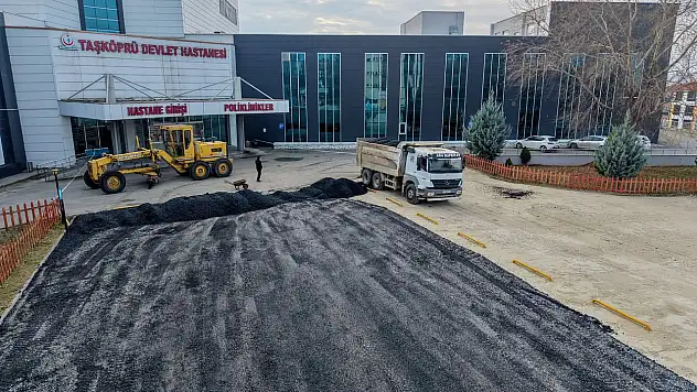 Taşköprü'de Hastane Otoparkında Asfalt Çalışması
