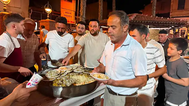 Taşköprü'de Mevlid Kandili'nde Vatandaşlara İkram