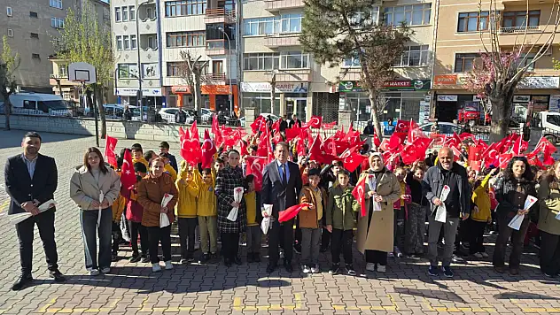 Taşköprü'de Öğrenciler Okula Bayraklarla Geldi
