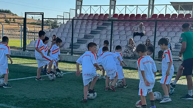 Taşköprüspor Futbol Okulu'nda Çalışmalar Sürüyor