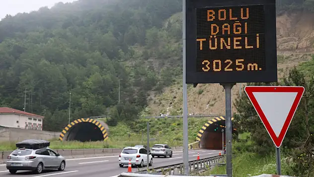 Tatilde Bolu Dağı Tüneli'nden 1 milyon 21 bin 945 araç geçiş yaptı