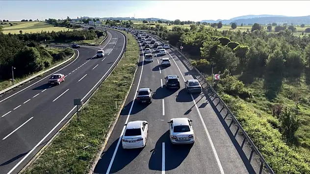 Tatilde Yola Çıkacak Sürücülere Araç Bakımı Uyarısı