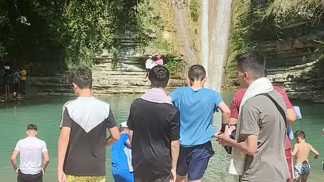Tatlıca Şelalelerinde Gönüllerince Eğlendiler