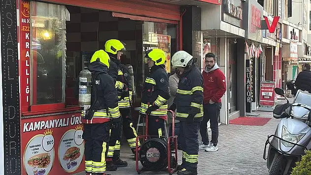 Tavuk Döner Dükkanında Yangın Paniği