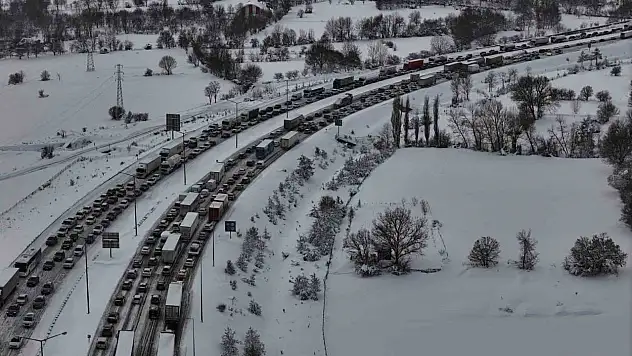 TEM Otoyolu'nun Bolu Geçişinde Trafik Felç