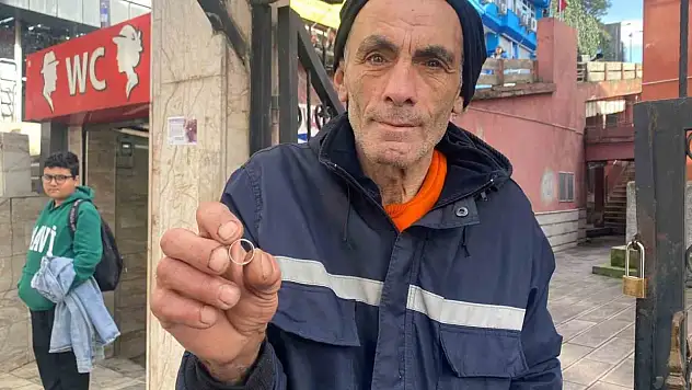 Temizlik Görevlisinin Duyarlılığı Örnek Oldu
