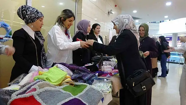Yapılan El Emeği Ürünlere Vatandaşlardan Yoğun İlgi