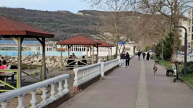 Kastamonu Cide'de Yazdan Kalma Hava Sahillere Döktü