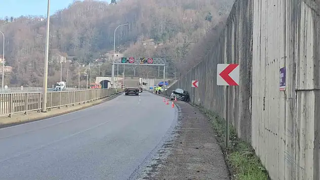 Ters Yönde Seyreden Araca Çarpmamak İçin Kaza Yaptı