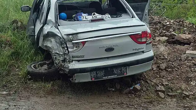 Tır Virajı Alamadı: Aynı Aileden 5 Kişi Yaralandı