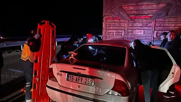 Tıra Çarpan Otomobil Hurdaya Döndü: 1 Ölü