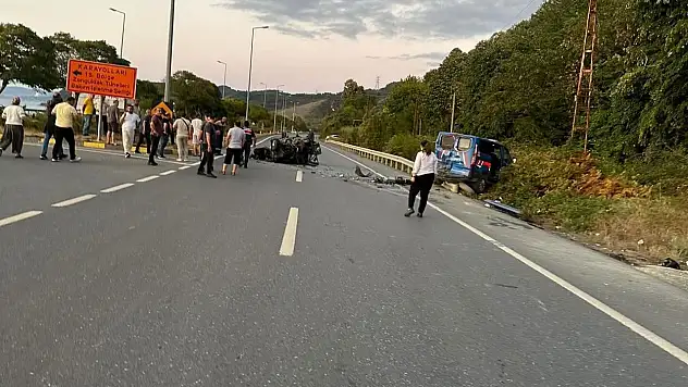 Otomobil Jandarma Aracına Çarptı: 1 Ağır Yaralı