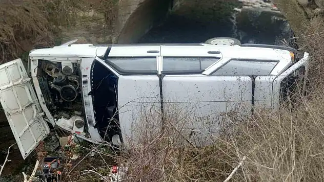 Tofaş Otomobil Menfeze Uçtu: 1 Yaralı