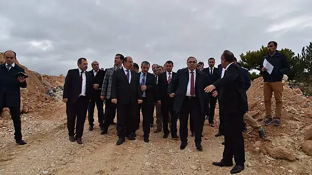 TOKİ Başkanı Ergün Turan arazileri gezdi