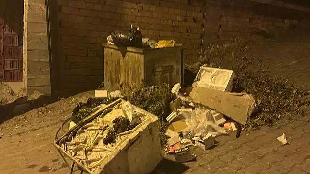 Toplanmayan çöpler tepkilere neden oldu