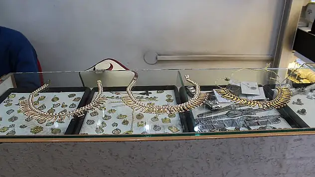 Tosya'da Gelin Olacak Her Kıza Bu Takı Alınıyor