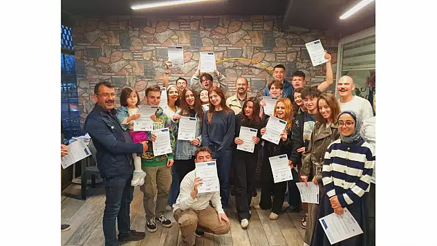Tosya'da Öğrenciler Youthpass Sertifikalarını Aldı