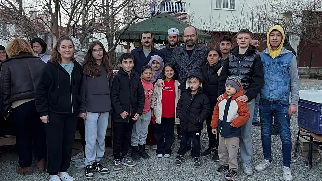 Tosya'da Ramazan Bereketi Mahalle Sofrasında Paylaşıldı