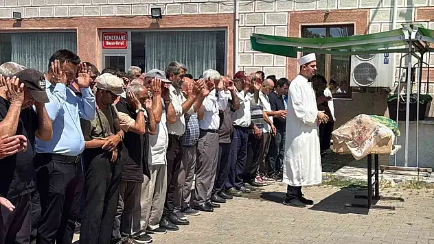 Trafik kazasında hayatını kaybeden çift son yolculuğuna uğurlandı