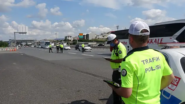 Trafik Polisi Ekiplerince 1 Milyon 896 Bin 66 Araç Denetlendi