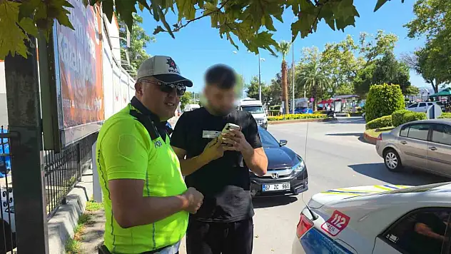 Trafik polisinin dikkati dolandırıcılık girişimini engelledi