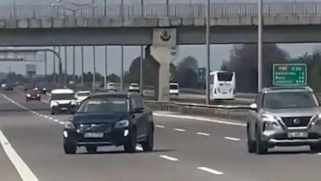 Trafikte Geri Geri Giden Sürücü Tehlike Saçtı
