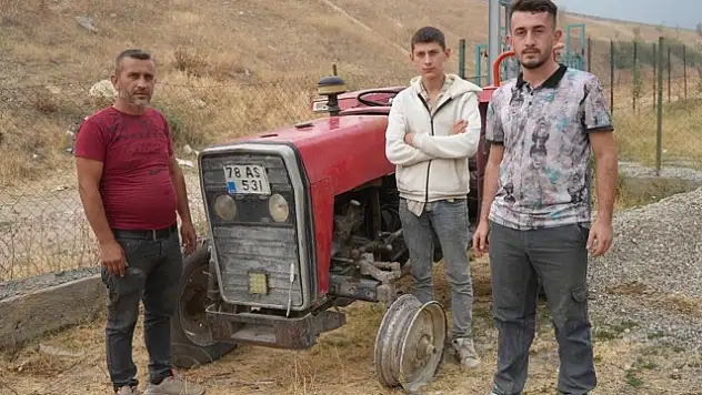 Traktörün Tekerliği Patladı, Jant Üzerinde Su Taşıdı