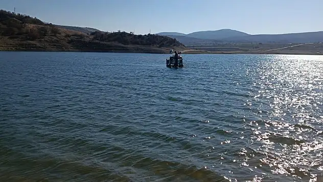 Traktörüyle Girdiği Baraj Gölünde Mahsur Kaldı