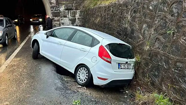 Tünelde Kontrolden Çıktı, Duvara Çarptı