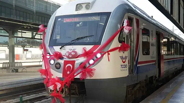 Turistik Tuz Ekspresi Turu, Yerli Dizel Tren Seti İle Gerçekleştiriliyor