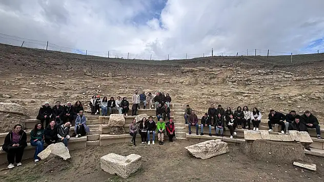 Turizm Fakültesi Öğrencileri Taşköprü'de 