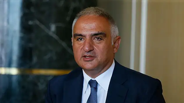 Turizm Verilerini Değerlendiren Bakan Ersoy Artışa Dikkat Çekti