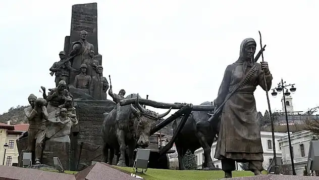 Türk Kadınının Kahramanlık Timsali