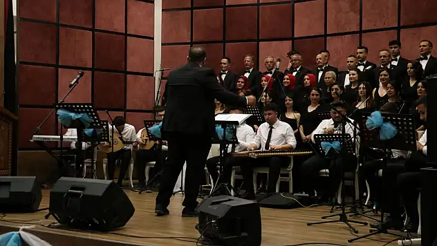 Türk Müziği Korosu'ndan ihtişamlı konser