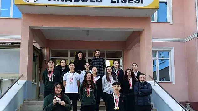 Türkeli Anadolu Lisesi'nden 5 İl Birinciliği