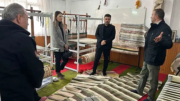 Türkeli'de Geleneksel Kilim Dokumacılığı Yaşatılıyor