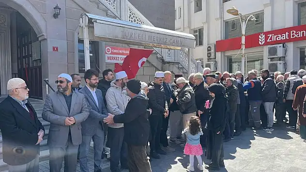 Türkeli'de İlk Hacı Kafilesi Dualarla Uğurlandı