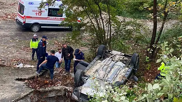 Türkeli'de Otomobil Şarampole Yuvarlandı