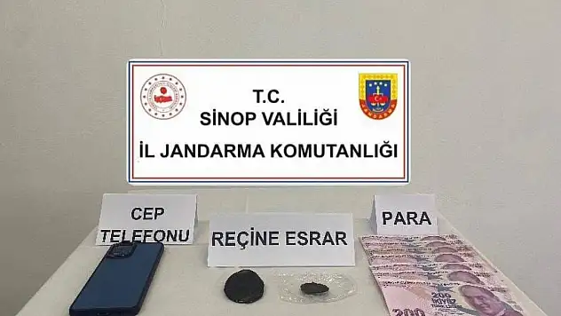 Türkeli'nde Bir Araçta Reçine Esrar Ele Geçirildi
