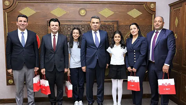 Türkiye Birincisi Öğrenciden Hasan Gümüş'e Ziyaret