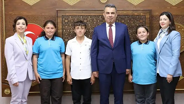 Türkiye İkincisi Olan Öğrencilerden Gümüş'e Ziyaret