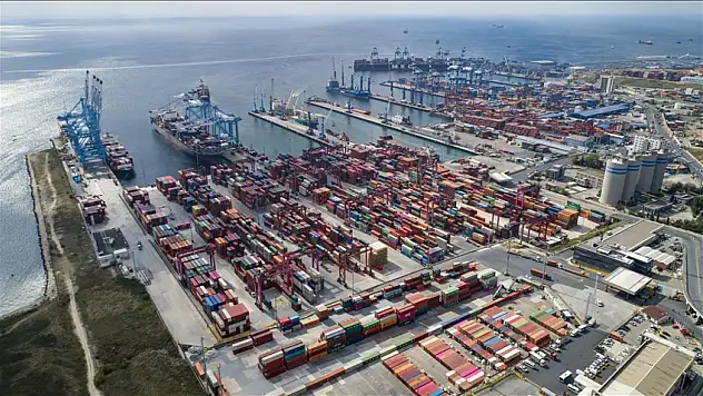 TürkiyeKomşularına 11 Ayda 25,3 Milyar Dolarlık İhracat Yaptı