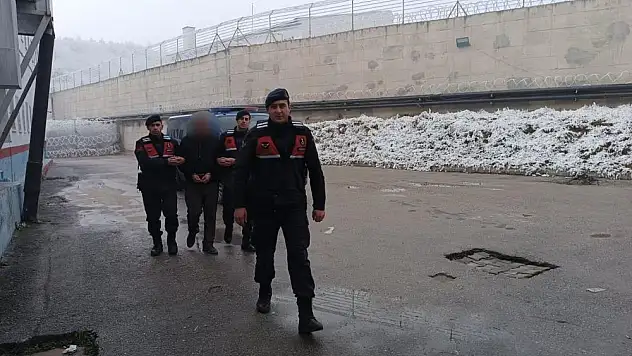 Turşu bidonunda esrar yakalandı