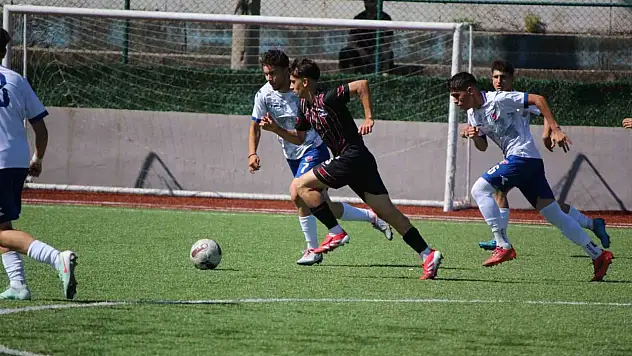 U17 Türkiye Futbol Şampiyonası Karabük'te Başladı