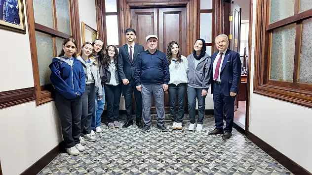 Üçüncülük Elde Eden Genç Sporcular Başkan Uzuner'i Ziyaret Etti