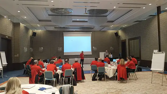 UEFA Antrenör Eğitimcisinin Eğitimi Programı Başladı