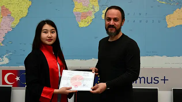 Uluslararası Değişim Öğrencileri Sertifikalarını Aldı