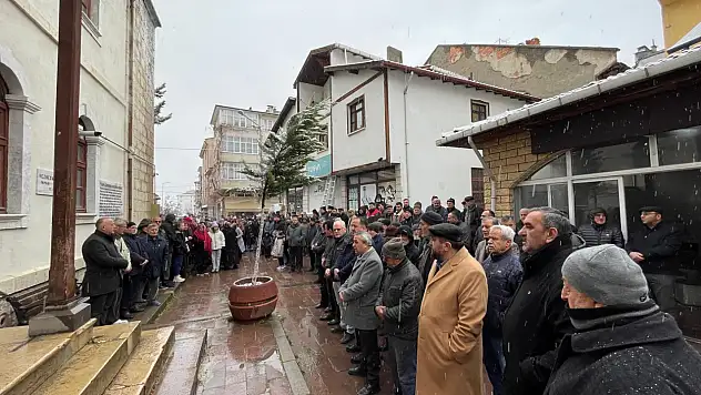 Umre Yolcuları Dualarla Uğurlandı