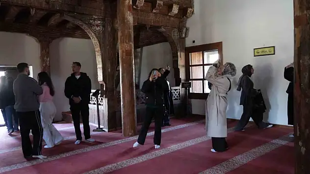Mahmut Bey Camii'ne Hayran Kaldılar